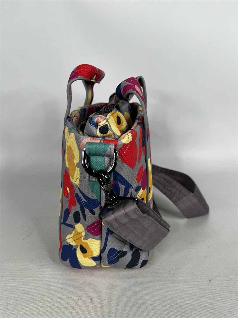 lug Floral Quilted Tote - Gray, Yellow, Red, Navy, Pink - Picture 4 of 9